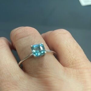 10kt white gold mined blue topaz,sizeable